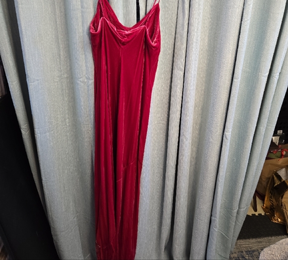 Banana Republic Rich Red Velvet Garment - Picture 2 of 3